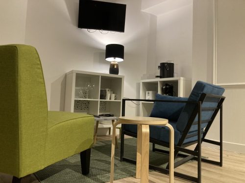 Coin Tv avec cafetières etc..