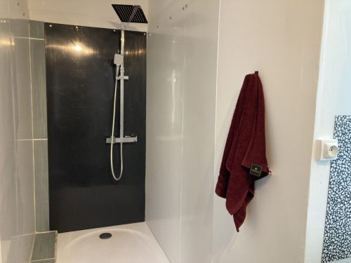 Très grande douche walk-in